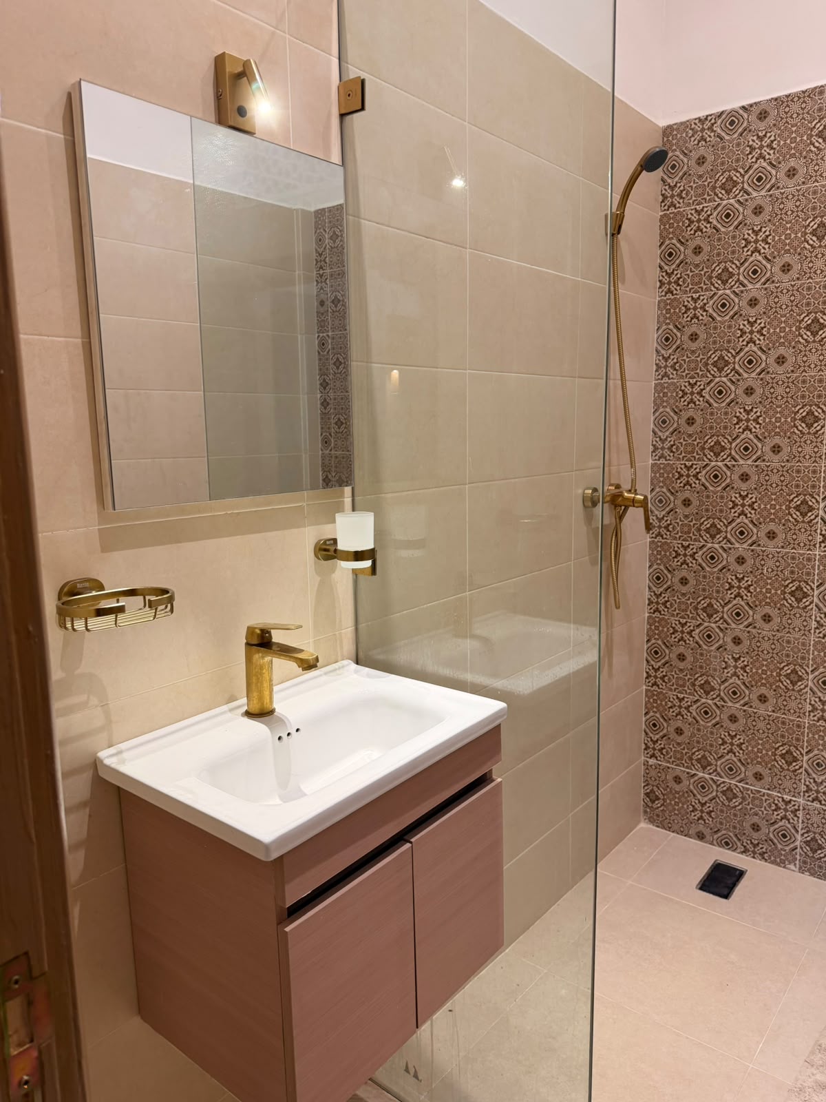 Lune bathroom three