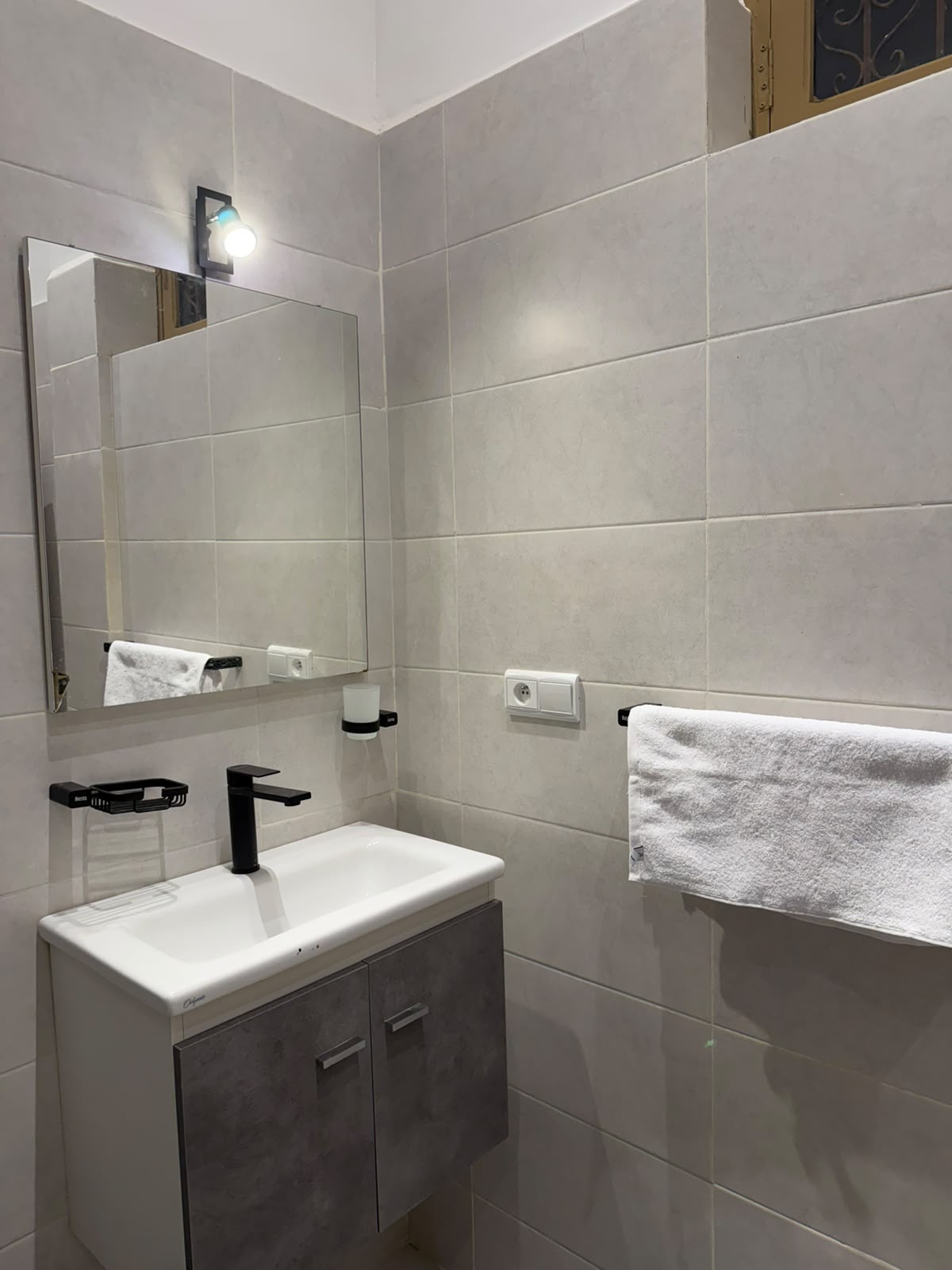 Lune bathroom four