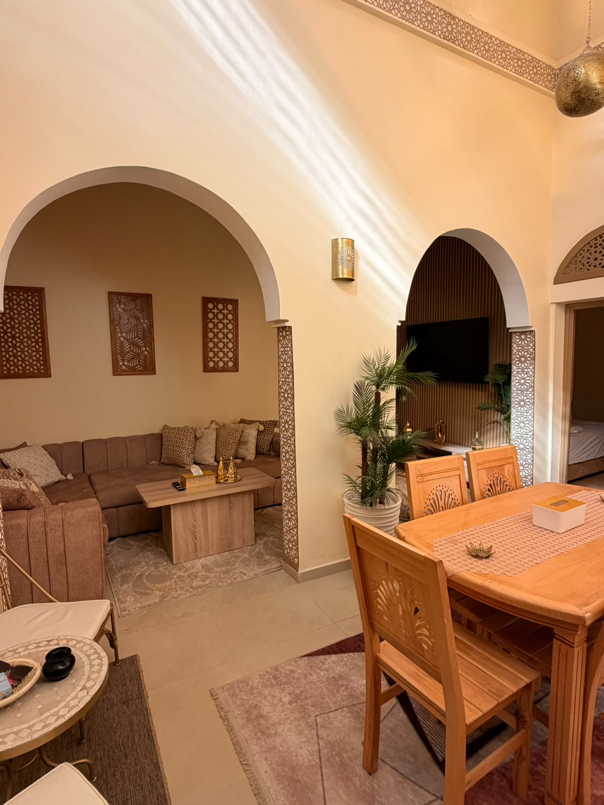 Lune entry and bedroom